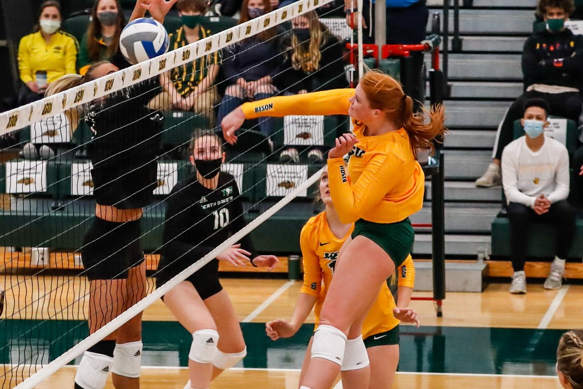 NDSUvolleyball's tweet photo. The Bison currently have ...

🦬 Freshman Ali Hinze leading the league in kills/set.

🦬 Sophomore Kelley Johnson leading the league in assists/set.

🦬 Junior Kirstin Tidd ranked 2nd in the league in hitting percentage.

🦬 Senior Bella Lien leading the league in blocks/set. https://t.co/yPX27ByCyU