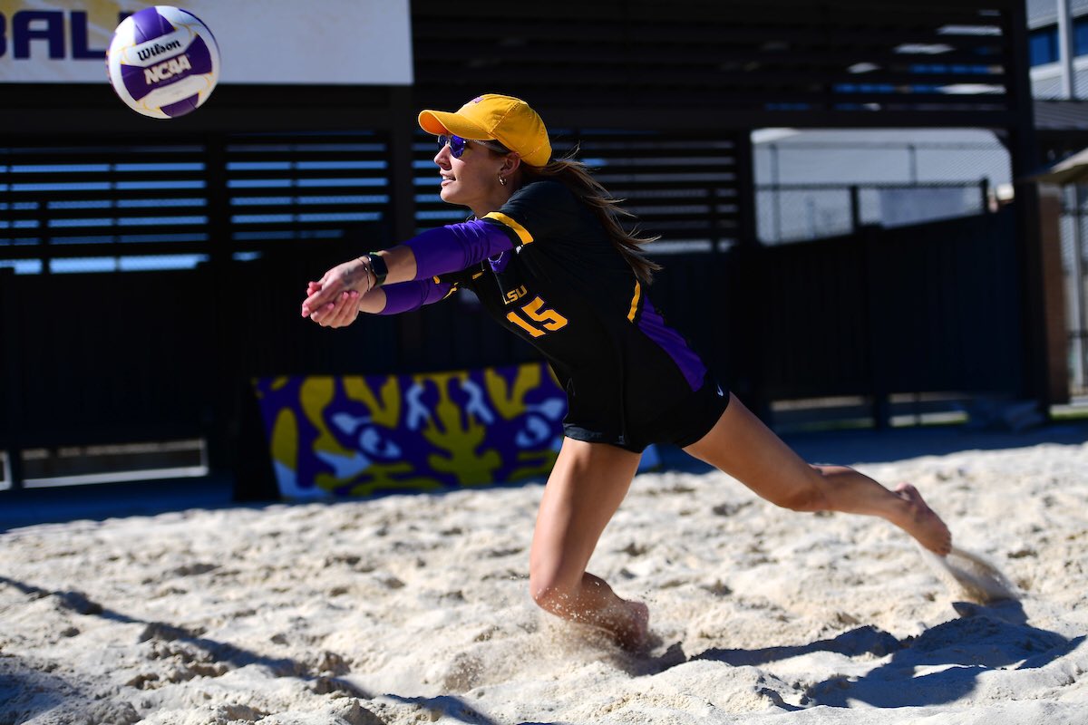 LSUBeachVB's tweet photo. Purple is running away with it!

They lead 13-5 with one round remaining. https://t.co/sQzz41rq8n
