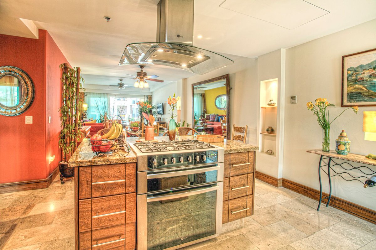 TropicasaRealty's tweet photo. Beautiful condo in the Romantic Zone, charming and fully furnished, 1.5 blocks to the beach, ready for you to live your best life! #movingtomexico #puertovallarta https://t.co/g4DSvFzMoK https://t.co/oPLKeq6I0Z