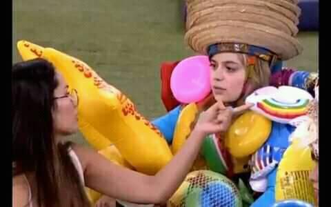 IsmaikSouza's tweet photo. Viih: "eu não voto em ninguém".
juliette: "Então vá embora minha filha, tá aqui pra quê? " 

#BBB21 
Gente o Gil // ELA ACORDOU // Gil e Karol https://t.co/izvnfrack1