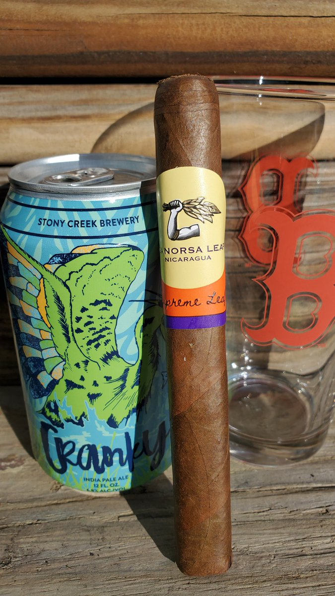 rayadh97's tweet photo. Relaxing chalaxing🤣🤣🤣 💨ing one of my go 2's #supremeleaf. #SaturdayVibes #cigarlife #burntoash https://t.co/9K09NaJVfB
