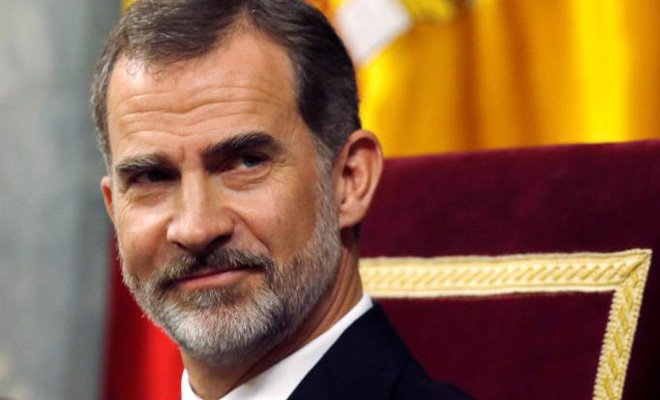 PeliDeTarde's tweet photo. La soñadora Margaret Oaks conoce a dos hombres de los que se enamora instantáneamente. Lo que no sabe es que uno es monarca y el otro presidente de un pequeño país europeo. Así, deberá tomar la decisión más dificil de su vida ("La elección" (Love or Republic), sábado 16h en La1) https://t.co/4EsBMKZw55