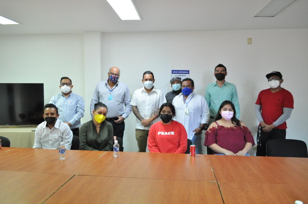 JavierVillacana's tweet photo. Agradezco a jóvenes priistas de la ciudad de Oaxaca, la invitación para platicar sobre sus ideas y expectativas, y el interés que muestran para enarbolar las causas sociales. Mi reconocimiento a su trabajo. https://t.co/OhgUrgPdZv