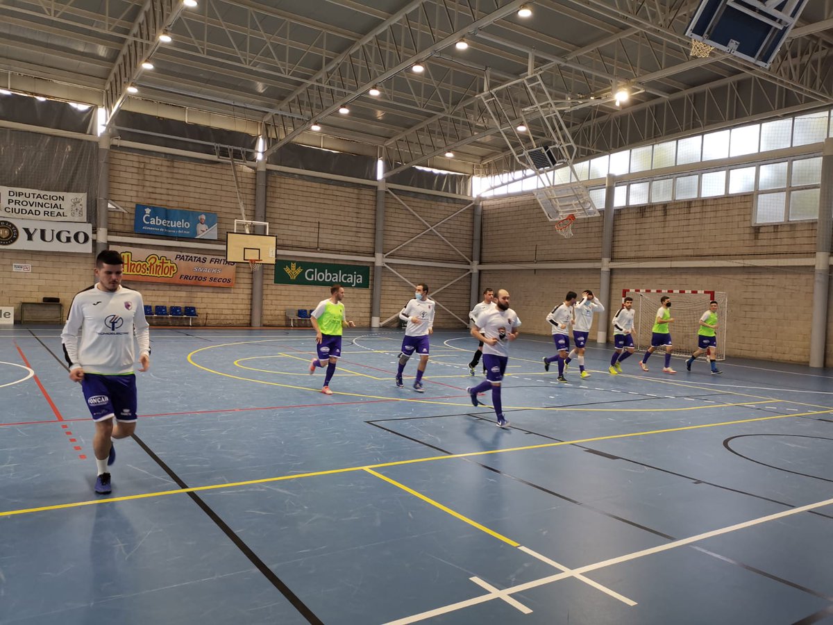 DaimielFutSala's tweet photo. VICTORIA ➕3⃣ 

Partido serio y de concentración por parte de los nuestros, en donde el equipo de @EFS_Socuellamos lo puso muy difícil , pero se consiguió traer la victoria a #Daimiel gracias a los ⚽ de: 

@ArturoAstillero 
@javierkanu5 
#Pakillo 

⚽ - ⚽⚽⚽ Para los nuestros https://t.co/7fE9mWJ8Fw