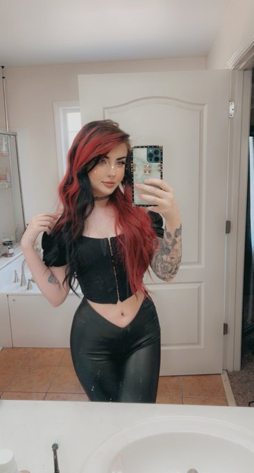 Watch Ashley Banks🧸's leaked NSFW photo on TwXstars