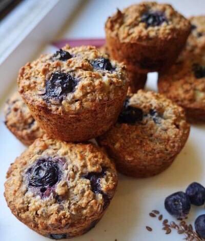 Happy #NationalMuffinDay. You can swap out fast-food muffins with a homemade batch of these healthy blueberry muffin recipe: instagram.com/p/BrIQKzWgDHf/… Credit: Dietitian Diana #blueberrymuffinrecipe #veganmuffin #healthymuffinrecipe