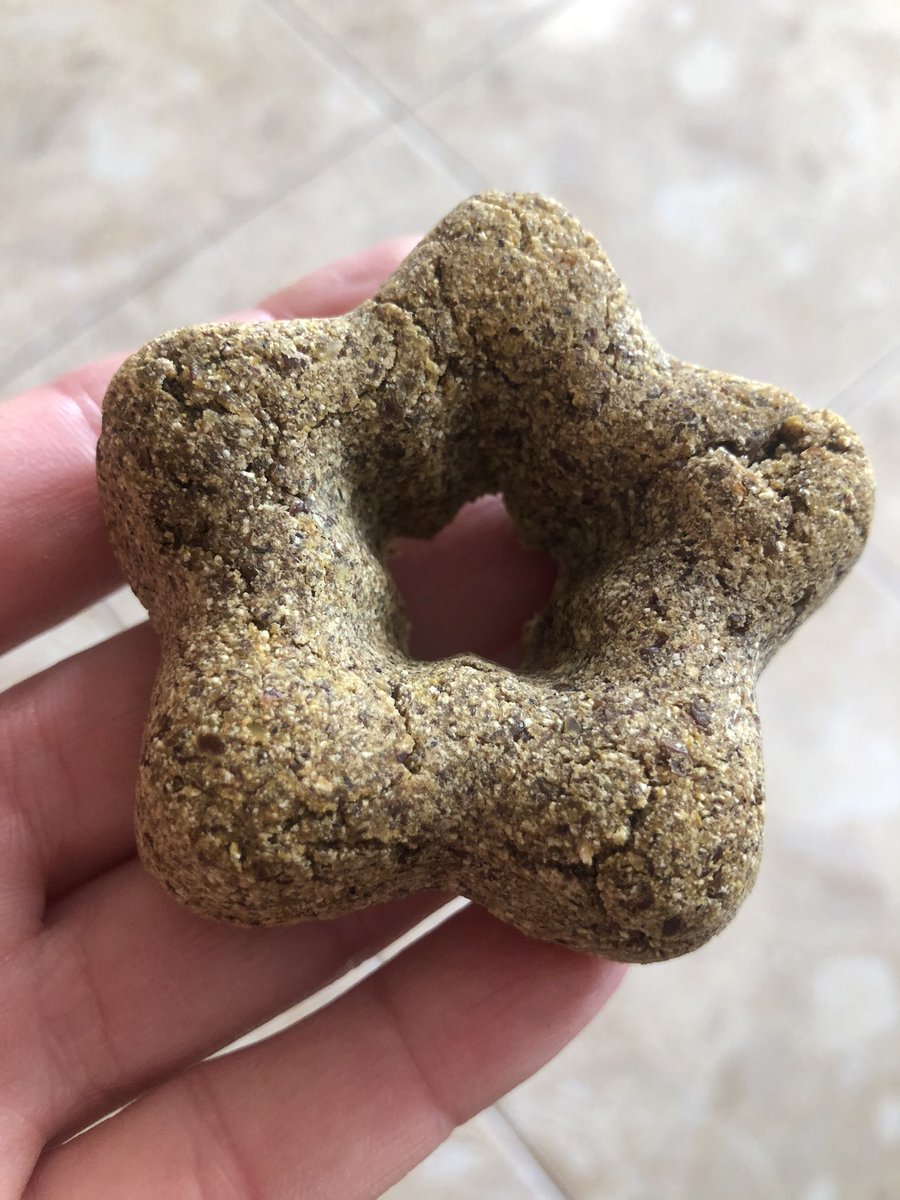 MyDogsCafe's tweet photo. Fresh out of the oven!  Doggy donuts that have no preservatives, no additives and are gluten free with healthy glazes. #healthydogtreats #hamont #lockestshops #onlythebest https://t.co/FGB3rfRF9j