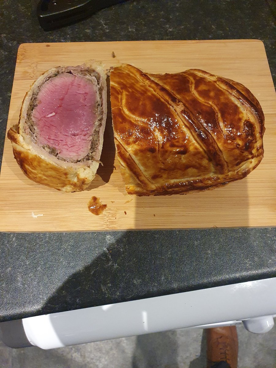 RUN4MIND's tweet photo. Beef Wellington? Yes please!! #foodporn https://t.co/CuitC2hr6L