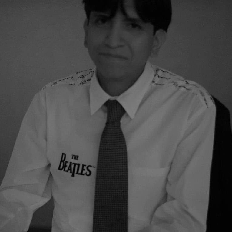 Dos años sin ti, te extrañamos cabron pero siempre vivirás en nuestro corazón fuimos muy afortunados en tenerte , Aún escuchamos tu voz ,tus palabras ,tus consejos , tu admirable forma de ser y tu gran sonrisa Ed no sería nada sin todo tu apoyo !!! youtu.be/r5YoAWD53Bo