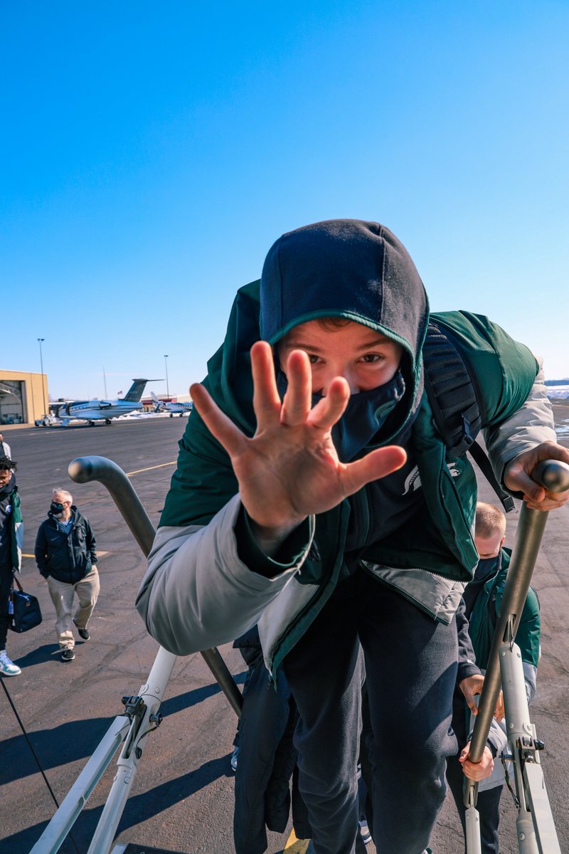 MSU_Basketball's tweet photo. Heading home happy ✈️ https://t.co/QvkraJu2Fz