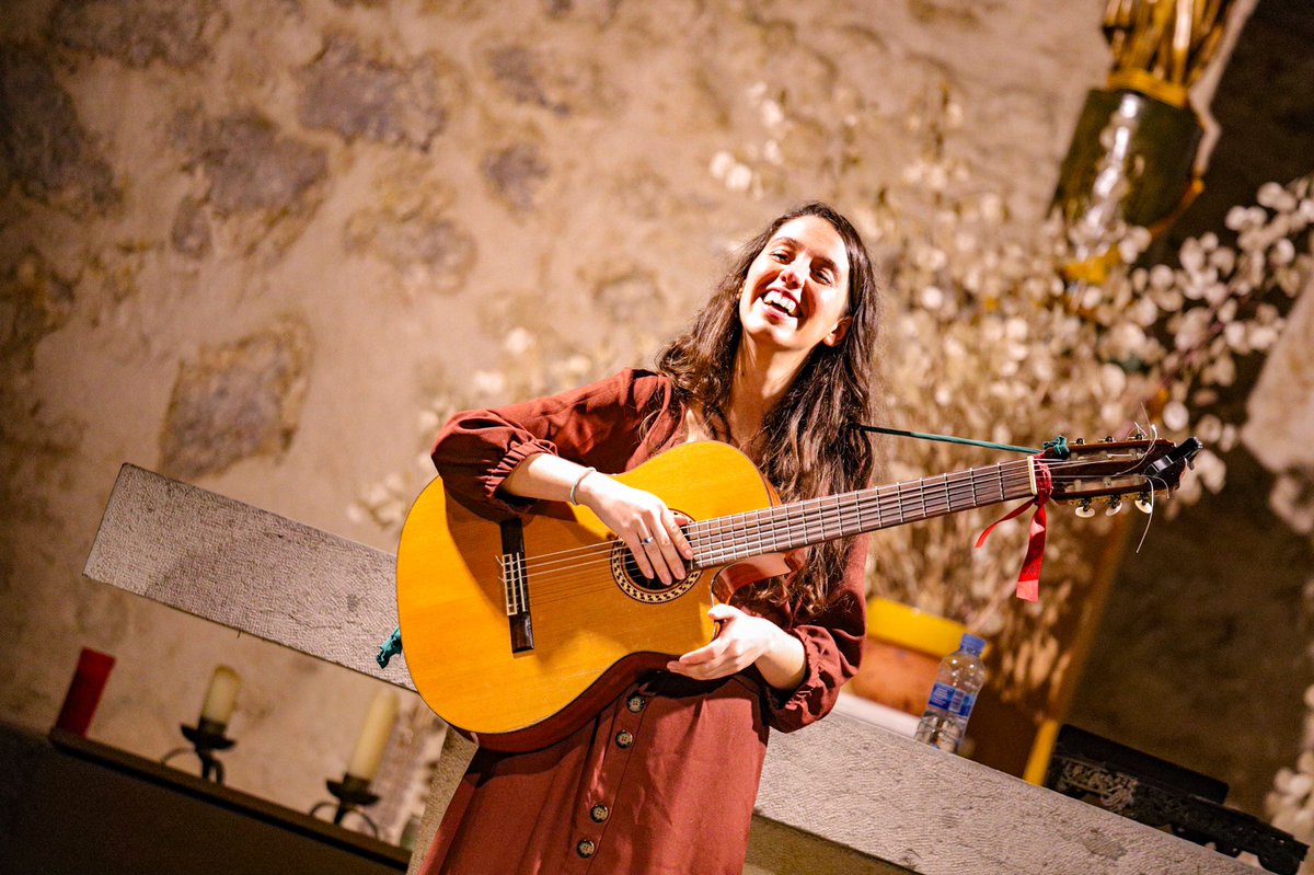 La Tornada (@la_tornada) on Twitter photo Avui hem viscut una doble sessió increïble dels Concerts a Cegues amb <a href="/raquel_lua_/">Raquel Lúa</a> a la Capella de Sant Jaume!
Moltíssimes gràcies a tothom que ha vingut i que ha ajudat a fer una vesprada tan màgica i bonica!
📸: <a href="/xevi_planas_/">Xevi Planas</a> Avui hem viscut una doble sessió increïble dels Concerts a Cegues amb <a href="/raquel_lua_/">Raquel Lúa</a> a la Capella de Sant Jaume!
Moltíssimes gràcies a tothom que ha vingut i que ha ajudat a fer una vesprada tan màgica i bonica!
📸: <a href="/xevi_planas_/">Xevi Planas</a>