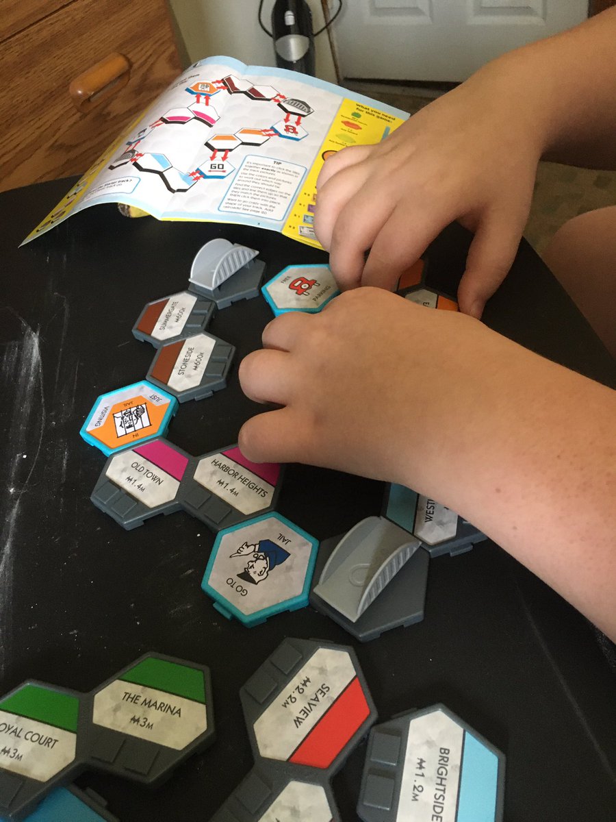 SunshineLovele's tweet photo. #chill #lowkeyday #Monopoly with my #kiddo #MonopolyDay https://t.co/GhAoKJKlGW