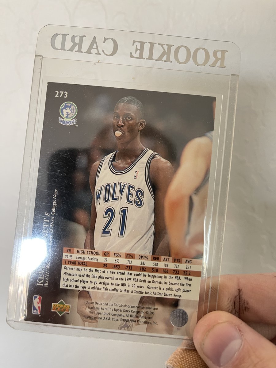 AndyHolloway's tweet photo. Next Up: @KevinGarnett5KG Rookie Card...

Found an old box of #SportsCards. Want to give away a bunch of them to those who’ve supported me and @TheFFBallers over the years. 💪

To enter the #Giveaway:
1. Follow me so I can DM you
2. Retweet the post https://t.co/rxrQPijcSl