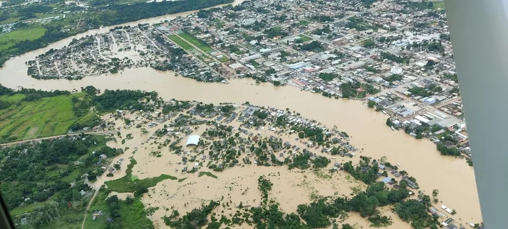 sensacionalista's tweet photo. Acre quer mudar de nome para Texas para ver se o brasileiro presta atenção em sua tragédia https://t.co/AcOmIoQ0zf