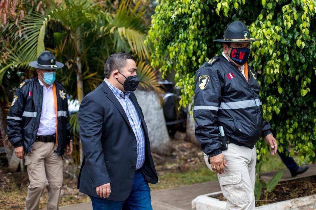 BancadaUcn's tweet photo. El Diputado Maynor Castillo visitó las instalaciones de PROVIAL para conocer de primera mano el trabajo que diariamente están realizando. Solicitó se pueda dar apertura a una Sede Regional para la prevención y monitoreo de hechos de transito, https://t.co/bYOMU0vxE3