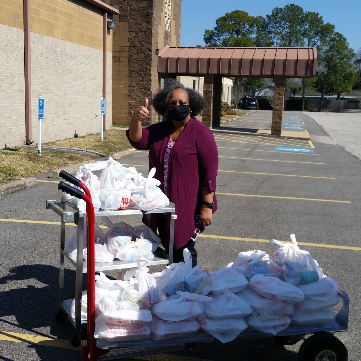 TheMercyTree's tweet photo. We are so grateful for our friends at @ClearLakeAME!  Thank you for providing fantastic lunches for our clients today! https://t.co/4P2B89aVH2