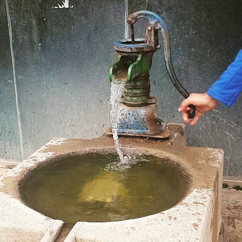 Puebloes2's tweet photo. Grifo vintage  #vintagestyle #pueblo #antiguo #Agua #zamoraspain #pasadoypresente #pozo #cylesvida #almarazdeduero #zamora #RUTAS #fuente #zamoraenamora https://t.co/oenjnTtzpQ
