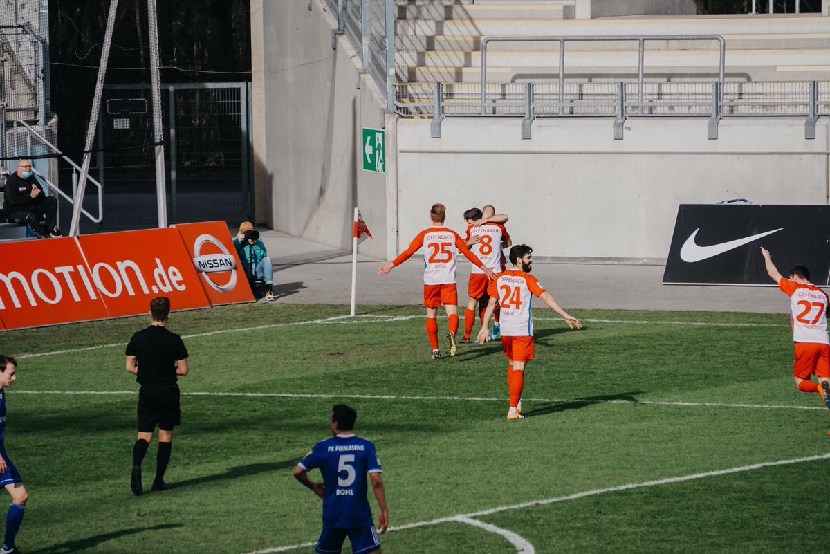 ERWIN_OFC's tweet photo. Auch in Unterzahl ist der wunderbare @OFC_offiziell nicht zu stoppen und baut die Ungeschlagen-Serie auf sieben Spiele aus. Manchmal reicht eben ein Tor. #OFCFKP #nurderofc #rlsw #undsonnigwaresauchnoch https://t.co/tAHDH7BXkA