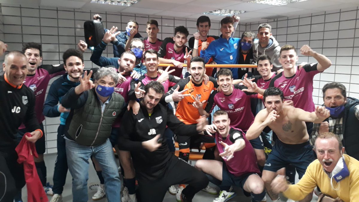 Esta familia se merece esto y más!! Con los míos al final del mundo! Gracias a la afición por estar siempre con nosotros,por suerte el siguiente partidos os tenemos cerca! #vamostalavera