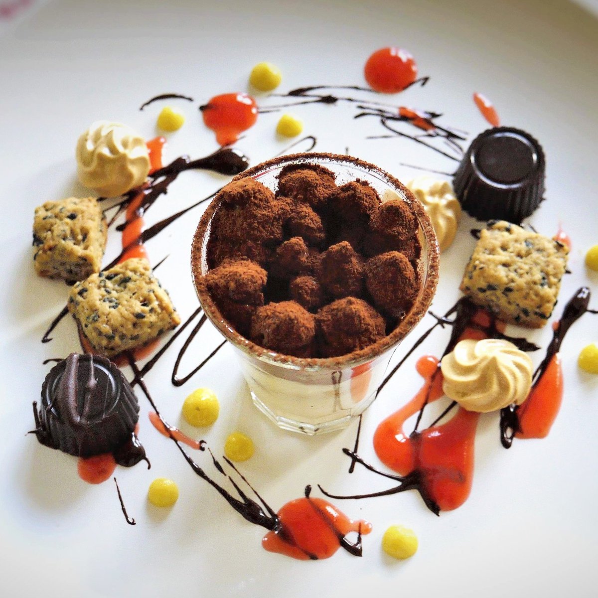 MariaElisaRoss1's tweet photo. Speriamo non finire in #zonaarancione 🙏 ma in tanto ci consoliamoci con #tiramisu #cioccolato #vegan #dessert https://t.co/5SzLtENVmB https://t.co/e64GNYT5eB