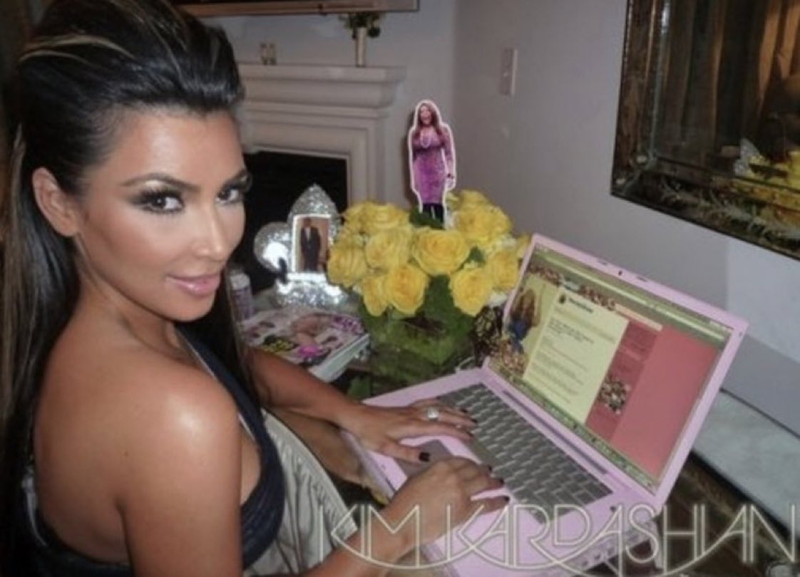 Ma copine : « J’arrive pas à trouver son insta »

Moi :