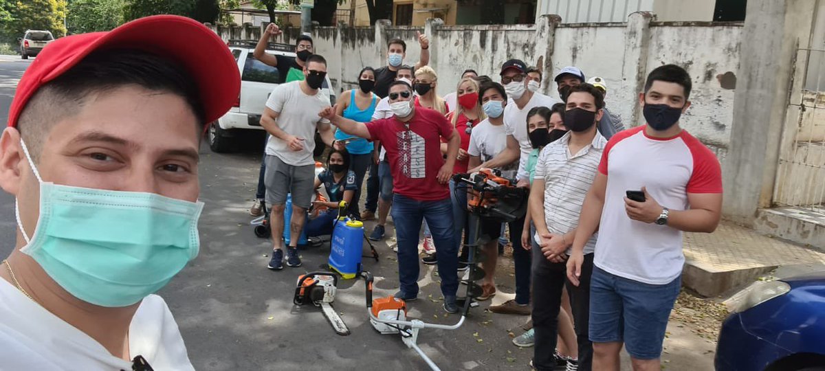 lacostasoy's tweet photo. Minga ambiental. Los integrantes del comando juvenil del movimiento @ORepublicanopy realizaron una jornada de limpieza en el Barrio Obrero de Asunción (jurisdicción de la seccional 16). https://t.co/9DllFFjoPb