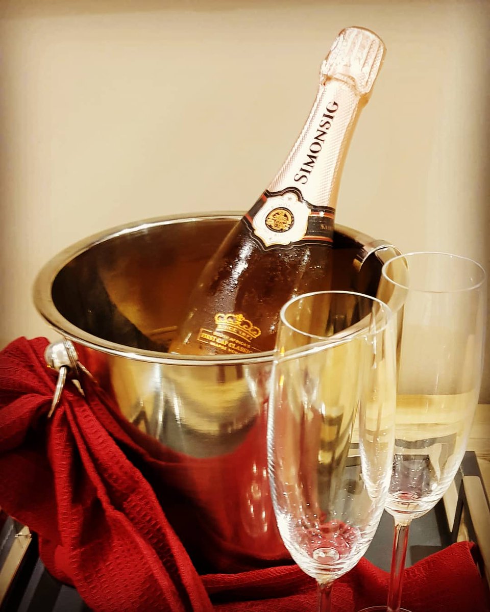 claviemelkbos's tweet photo. We welcome the newlyweds to C la Vie Melkbos 🌹
#ClaVieBliss #capetown #VIPAccommodation #simonsig #simonsigwines
https://t.co/tRMou0ZoCA
https://t.co/dxtEu1ZjqZ https://t.co/oFxpRhXHRv