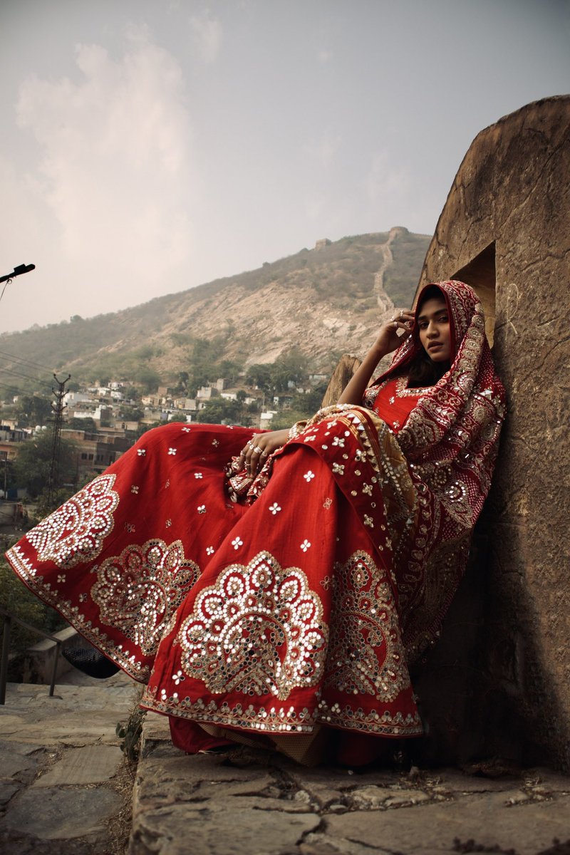 GottaPatti's tweet photo. Mulaqaat

A world that unites Indias’ ancient cultural heritage with original contemporary design. 
#handembroidery #handembroidered #handembroiderywork #gottapattiwork #gottapatti #gottapattilehanga #bridallehanga #nriindianwedding #weddingdress https://t.co/hIAPpikM14