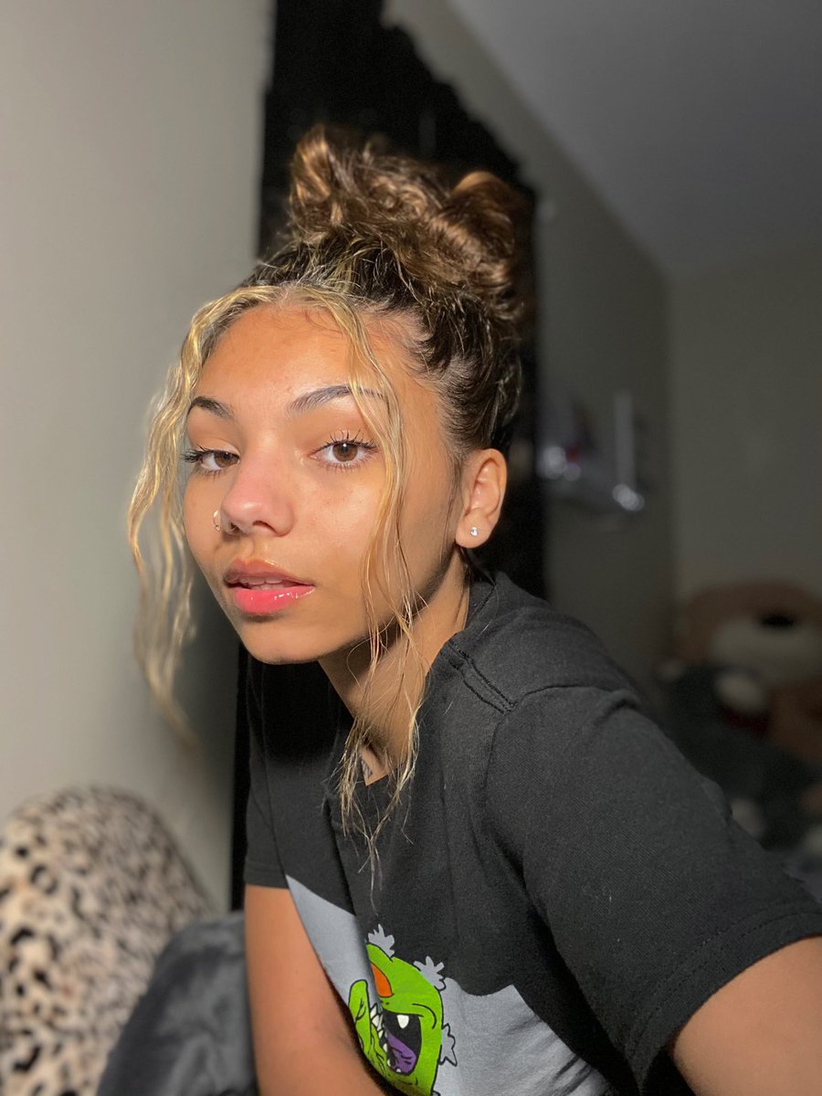 corinaiisabella's tweet photo. sorry I just like my hair <3 https://t.co/36kPHfu9S7