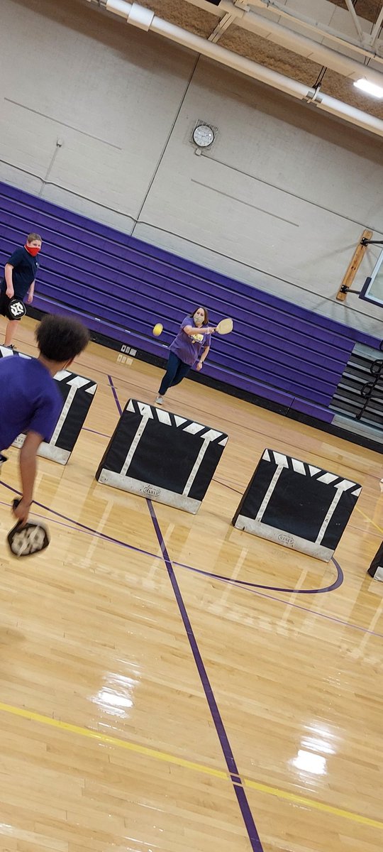 We ❤ when teachers give up their planning time to come join us in PE!  #WeareMaumee
@twilhelmGMS  <a href="/MandieBentz/">Mandie Bentz</a>