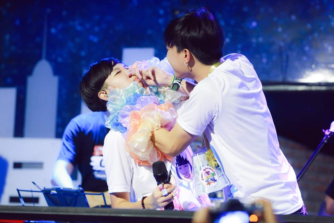 shippaipai's tweet photo. อย่าดูถูกความชอบของใครเพียงเพราะคุณไม่ชอบไม่อิน ...ทุกคนต่างมีเหตุผลที่เลือกชอบใครซักคน 

  + ในเมื่อคนไปต่อพร้อมเริ่มใหม่ แล้วคนที่ไม่เคยรู้จักเมนเรา คุณจะมาใส่ใจเราทำไม?

อย่าตัดสินตีกรอบให้เราว่าที่เราชอบเค้าเพราะเหตุผลคุณ .. 

เมนเราไม่ใช่คนดี Perfect แต่เค้าคือมนุษย์

🌤🌈 https://t.co/jboZSvM1tJ