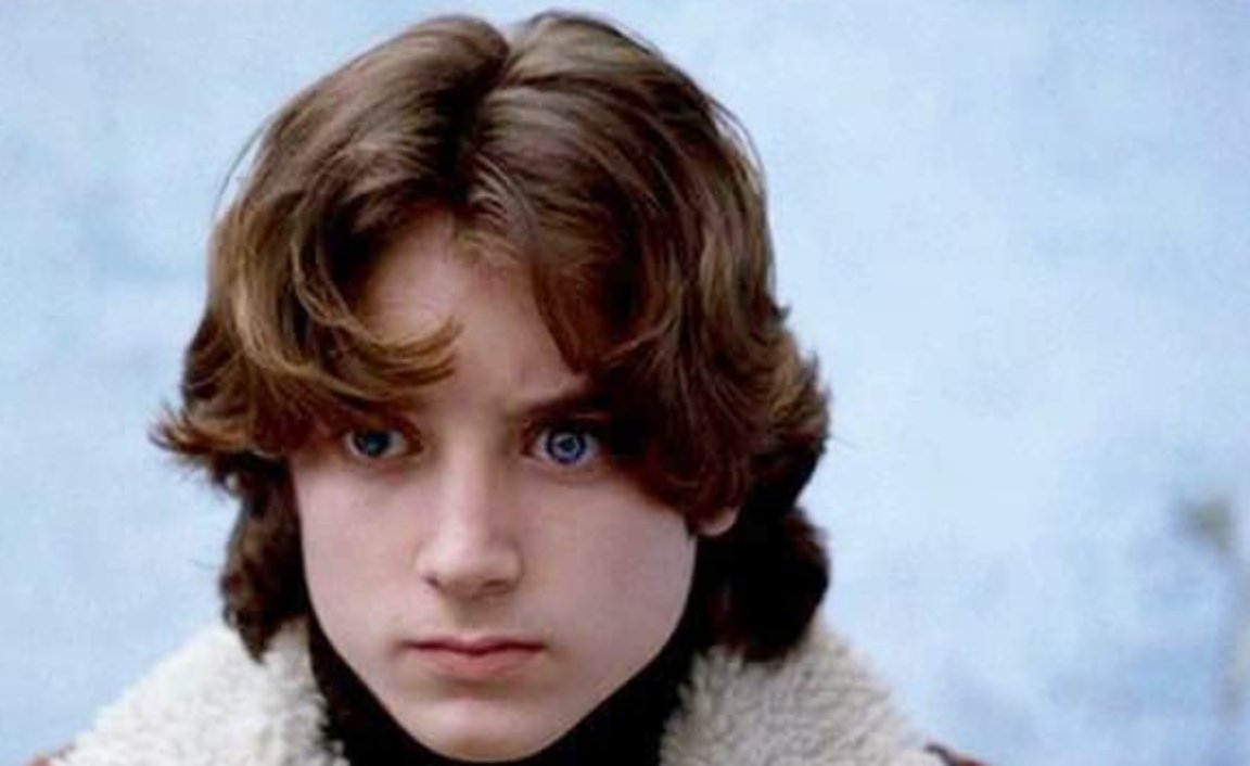 LPJProductions1's tweet photo. "When it's freezing, because it means the molecules aren't moving, so when you breathe, there's nothing in the air, you know." -Mikey Carver @elijahwood #TheIceStorm #films #capturereality #humanspirit #BacktotheCinema https://t.co/byvrOvZk1q