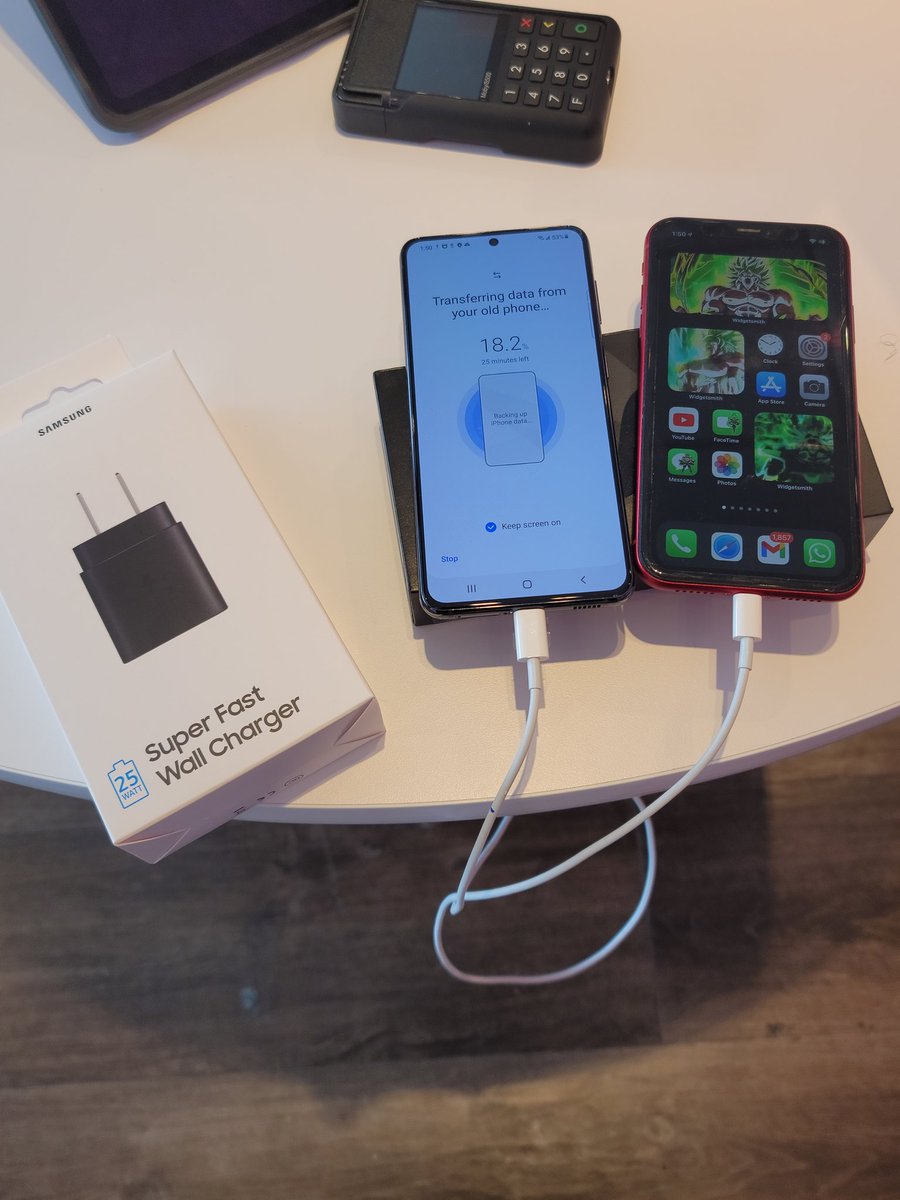 Converted a apple user to #Samsung. Another happy customer with a Samsung bundle. #SamsungPro #GalaxyS21Elite #GalaxyS21 @lee_miller_16 <a href="/JJallDay3415/">Jonathan Jones</a> <a href="/pavelmiranda/">Pavel Miranda</a> @GOTGFSMTeam <a href="/rdmgperez/">Gil Perez</a> <a href="/TMobile/">T-Mobile</a> #SmartSwitch