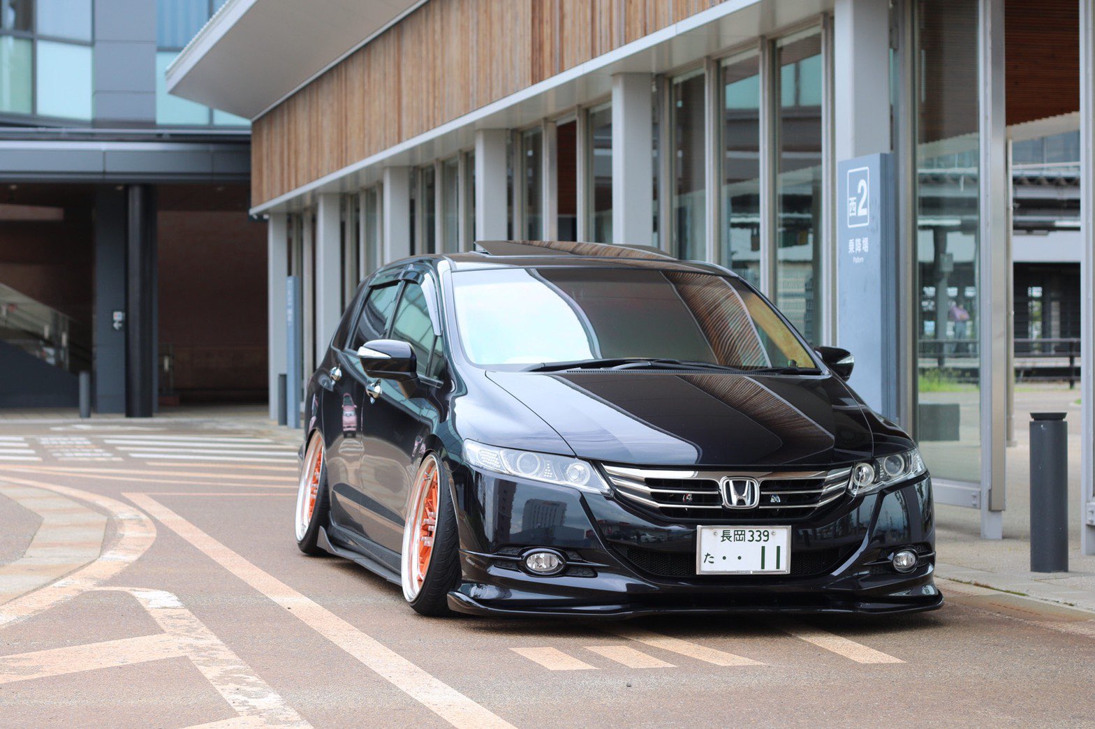 加藤 充貴 オデッセイ降りることになりました 中途半端で終わってしまいましたが楽しかったです 免許とってから1台目で雑誌に載せてもらって アワードなどの賞も貰えたし 何よりかっこいいと言ってもらえたのが嬉しい もし パーツ類受け継いで