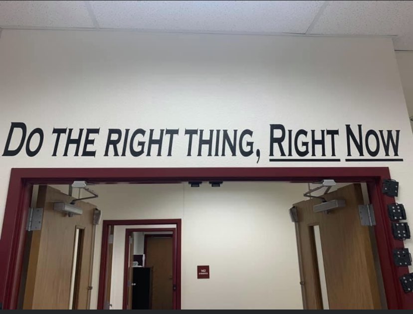 S_TSTANFORD08's tweet image. Good morale is found in organizations that have HIGH standards which apply to ALL employees. 

Having such will make the organization EXTRAORDINARY! 

#thiswillpreach

Pic: BPD patrol room!