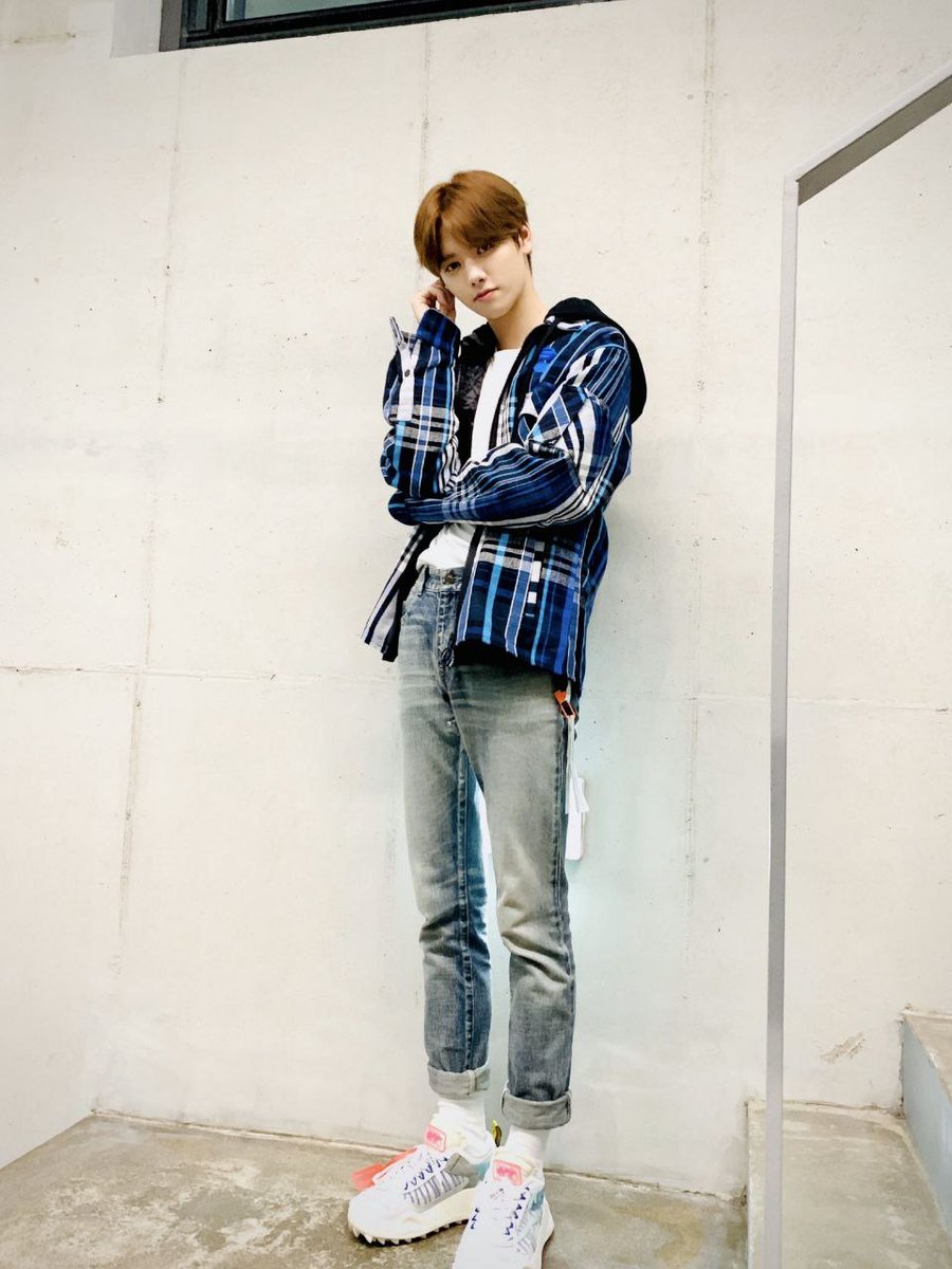 Hey hey Luvitys! Passando aqui para lembrar vocês de se hidratar, bebam água crianças ~ Terça feira vamos nos apresentar no The Show, vão lá ver o Cravity galera ~

#MINHEE