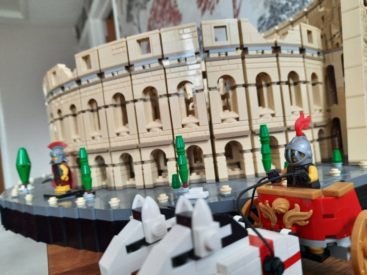 For #InternationalLegoClassicismDay here's my thread of the build of the Lego Colosseum from the end of last year, as well as a couple of photos of it now along with my Roman minifigures.