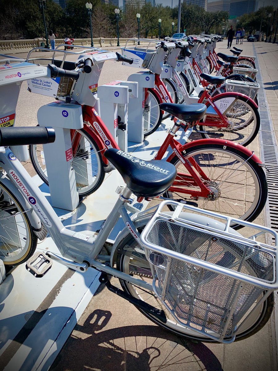 rodulphoto's tweet photo. Enjoying a free ride with such a beautiful sunny day in Houston, thanks to @HoustonBCycle 👏🏼 🚲 
We did deserve some sun after this though cold days!! 
#HoustonStrong #downtownhouston #houstonbcycle https://t.co/MBteW6Kf9X