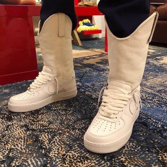 kicksonfire's tweet photo. Carti with the Air Smack 3000s 😂 https://t.co/d1B37Lo5vR