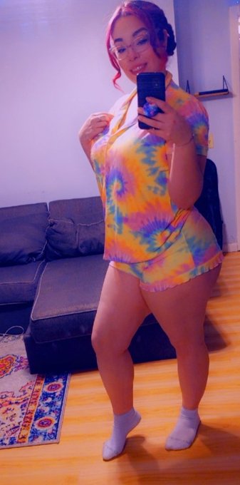 Happy Saturday lovelies! Picked up some cute pj's/loungewear sets today, maybe you wanna see? 🥺👉👈 https://t