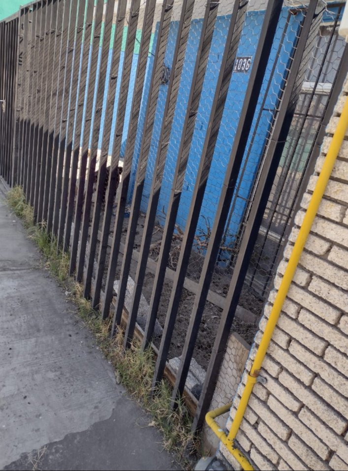 Alekei861's tweet photo. @TelevisaPuebla @aztecapuebla @IBAGobPue @SaludGobPue nos apoyan con esta denuncia de maltrato animal, 29 A Norte 1036, Sn Alejandro, Puebla, 8 perros en condiciones insalubres y desnutrición también es un foco de infección para los vecinos https://t.co/qQ10bvhBch