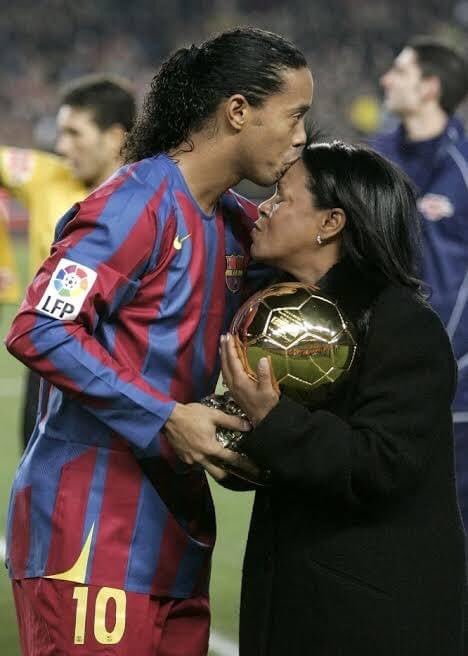 Our sincerest condolences go to former player Ronaldinho, who has lost his mother to COVID-19. We’re always with you, hero. ❤️
