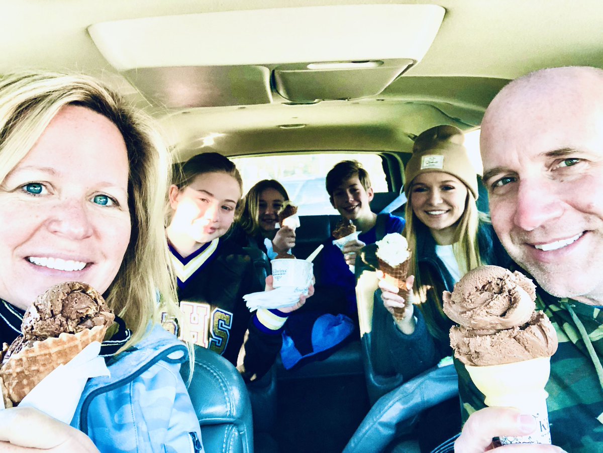 johnrevans's tweet photo. What do thugs do? They go get Kilwin’s when the wind chill factor is 19 degrees. #AbsolutelyNoChill https://t.co/b3RDXPGKdM