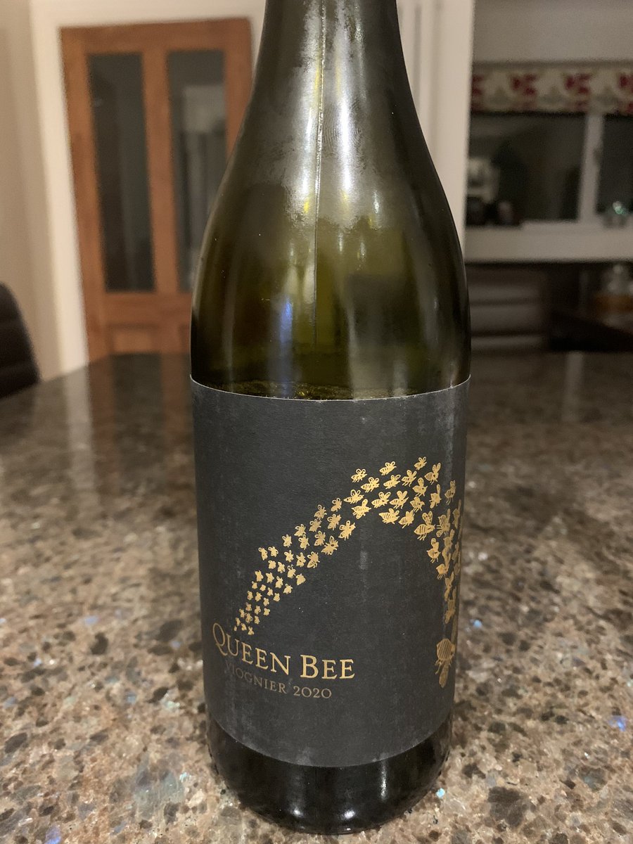 howpretentious's tweet photo. Wine #1 - very nice ice cold, slightly sweet after taste, could be Austrian/German, might not be quite as nice if not this cold... they were the comments... Queen Bee Viognier South African 2020 (“Queen”
Started the musical theme of the wines) https://t.co/YUa6G7YMLo