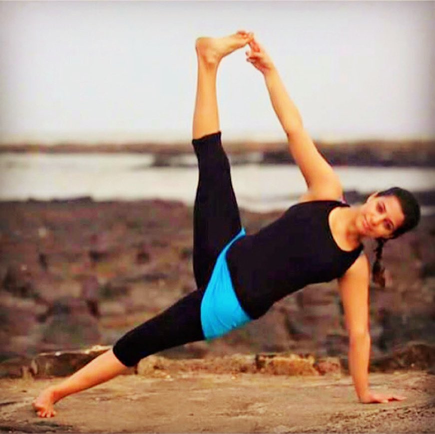 Vandanayoga's tweet photo. They laugh at me because I’m different,I laugh at them because they are all the same..

It takes guts to be different..but be the best you for you
#yoga #bedifferent #standout #followyourheart #yogagirl #staystrong #beyourself #onelife #yogaeverywhere #health #wellness #fitness https://t.co/wSKagZPrHI