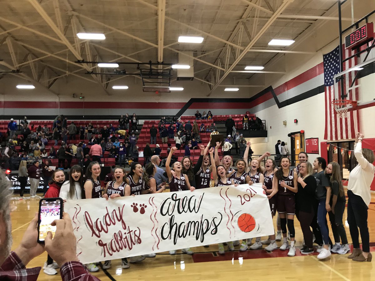 You won’t find a team in Texas with more HEART and GRIT than these Lady Rabbits and it got them an AREA CHAMPIONSHIP! 

Lady Rabbits-53
Lady Badgers-42

It was a good game from first whistle to to the final buzzer!

@Hull_TRN <a href="/TXHSGBB/">#TXHSGBB—TXHSGBB.com</a> <a href="/MJ_Baird17/">M.J. Baird</a> <a href="/KfdxTobin/">Tobin McDuff</a> @BrianShrullTV