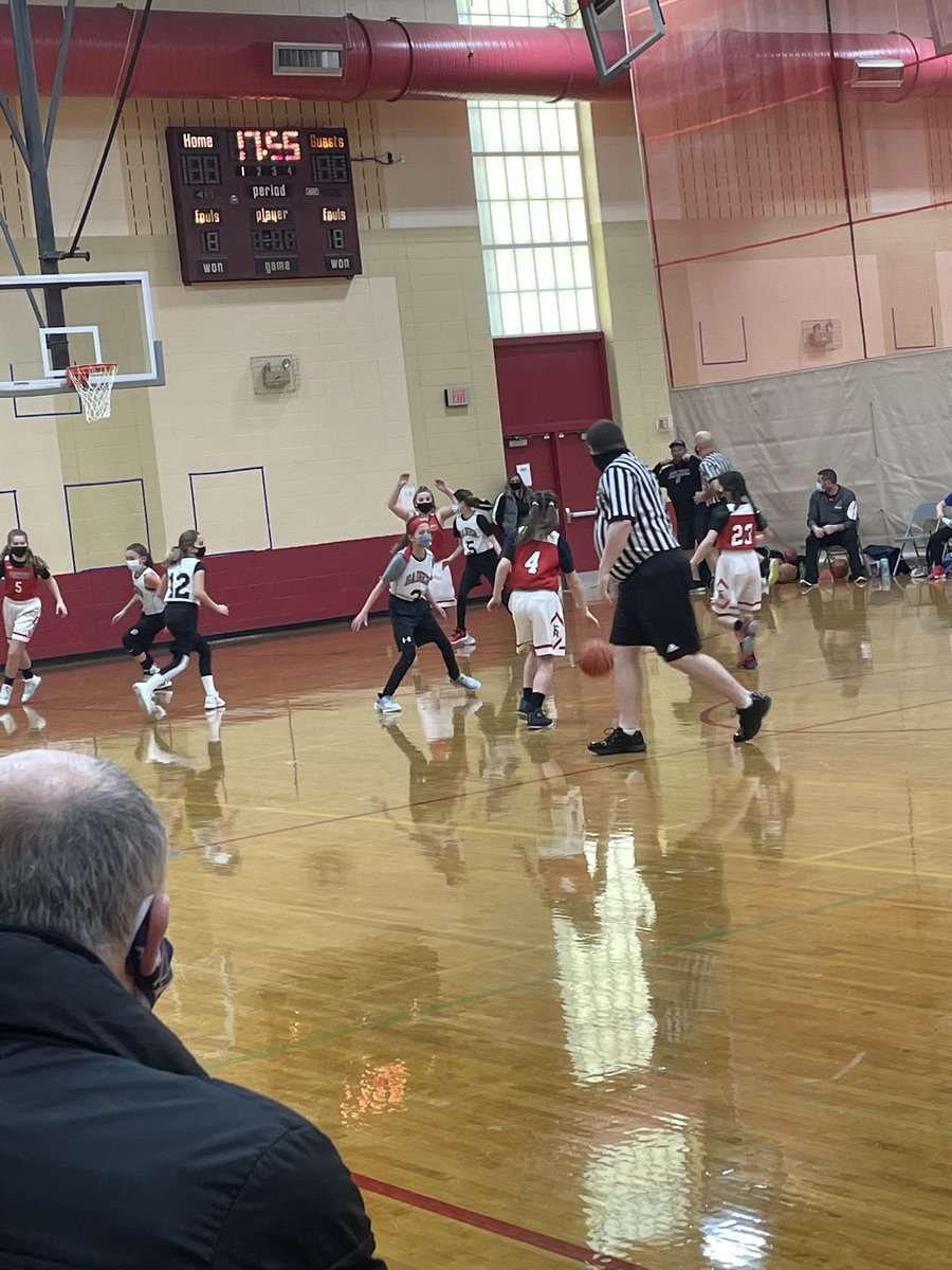BlackhawksLady's tweet photo. Our 3rd-7th grade teams all got the opportunity to play games today! 3rd grade traveled to De Pere, 4th -7th played in Lake Geneva. So nice to have all teams back playing games. Thank you to De Pere and Lake Geneva youth clubs for hosting! #traditionstartshere #falbb #1fort #PTB https://t.co/7R71gS2zOY