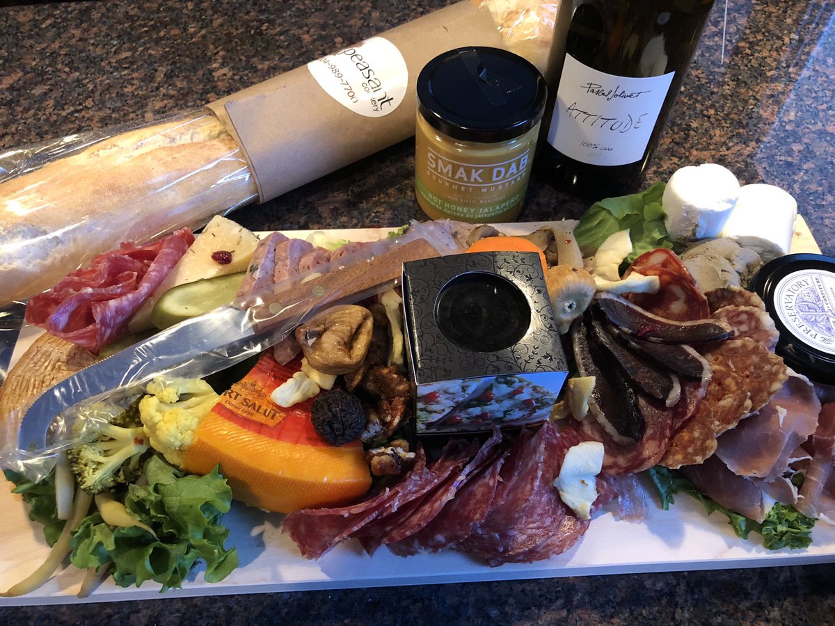 UM_RadyFHS's tweet photo. #RadyFaculty is proud to support @HSCFoundation. #SavourVirtual is just about underway. Kudos on the amazing charcuterie! https://t.co/VWxtI76geq