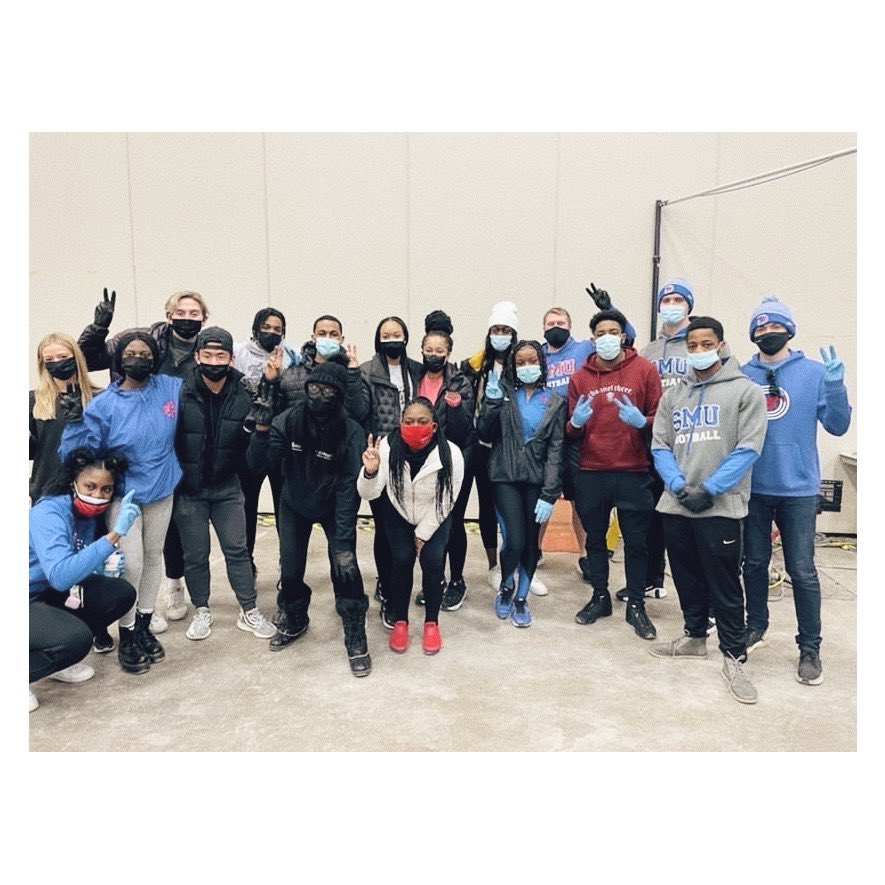rasunlmkazadi's tweet photo. Appreciate everyone that came out again! Shoutout @SMU_ABS @smubsac and The Collective. The convention center needs help making meals and shipping through Tuesday. Sign up here— https://t.co/cl4WNuQojv https://t.co/rd0HnZkQf4