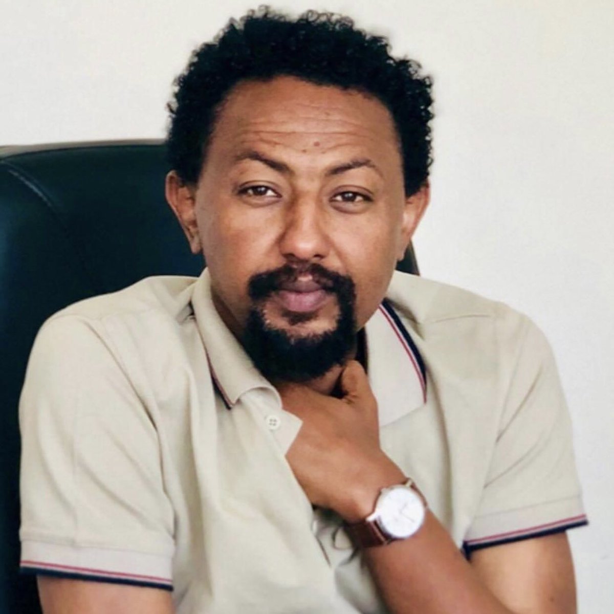 ተዋናይ ሰለሞን ቦጋለ የግጥም መፅሐፍ ሊያሳትም መሆኑ ተሰማ።

“ውዳሴ እና እንባ” በሚል ርዕስ ያዘጋጀው ይህ መፅሐፍ ላለፉት 10 ዓመታት ፅፎ ያጠራቀማቸውን 86ግጥምች ያካተተ ሲሆን ባለ 167 ገፅ መሆኑም ታውቋል።
<a href="/meznagnia/">Meznagnia</a>